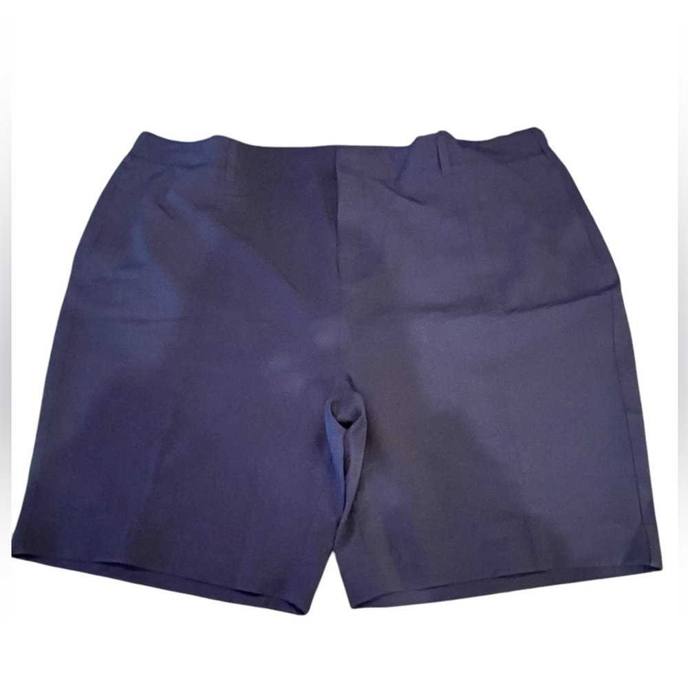 ⛳️NWT 32 degrees women’s size 18 navy blue shorts. 9” inseam
